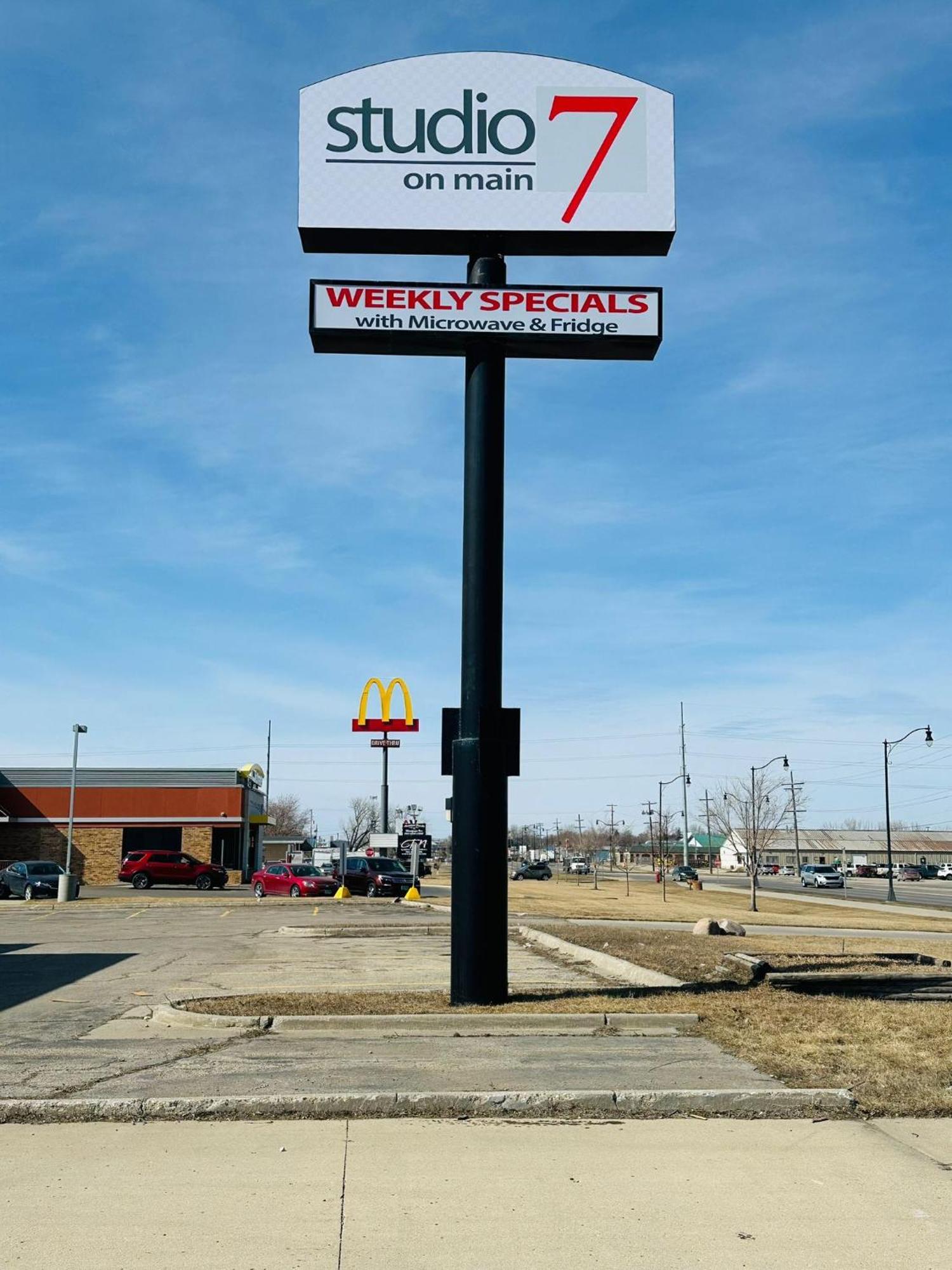 Studio 7 On Main West Fargo Екстер'єр фото