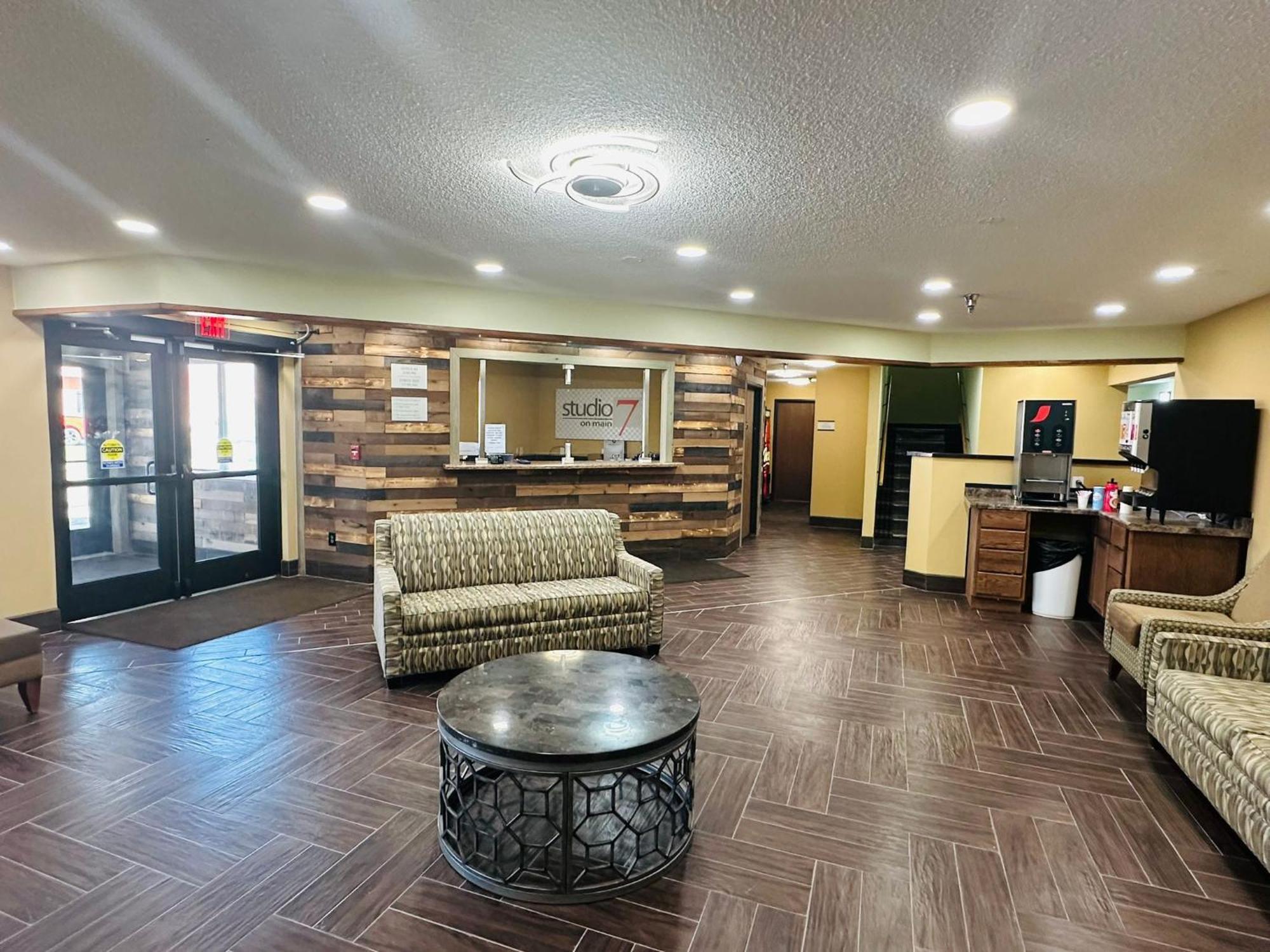 Studio 7 On Main West Fargo Екстер'єр фото